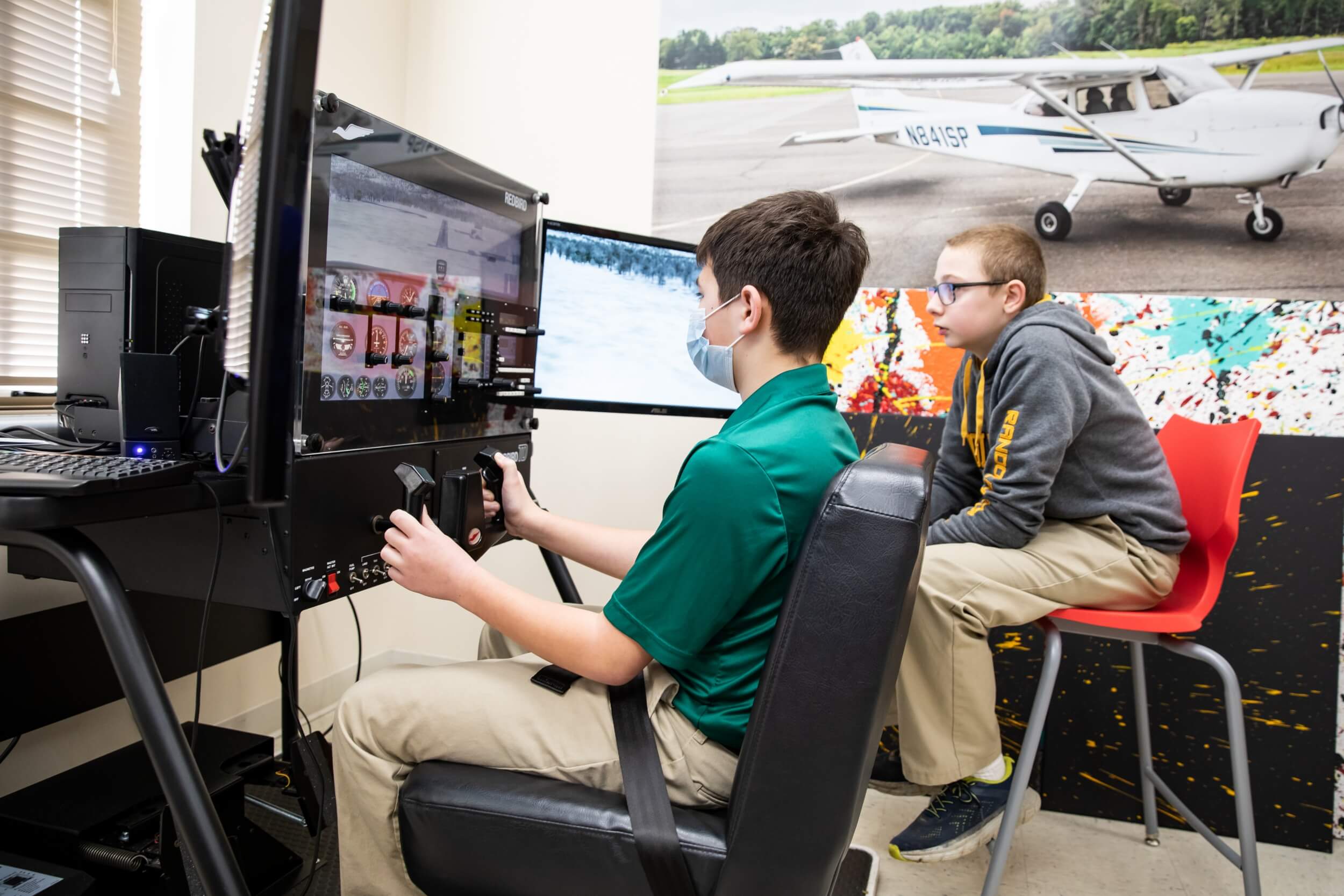 R-MA students in flight simulation training